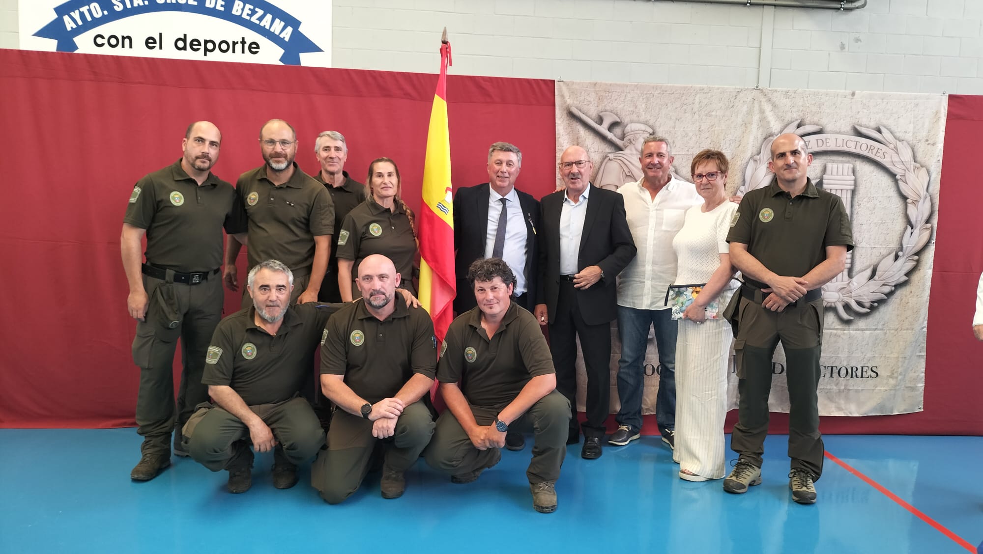 FRANCISCO JAVIER MANRIQUE RECIBE LA CRUZ DE HAZ DE LICTORES EN RECONOCIMIENTO A SU TRAYECTORIA PROFESIONAL Y PERSONAL
