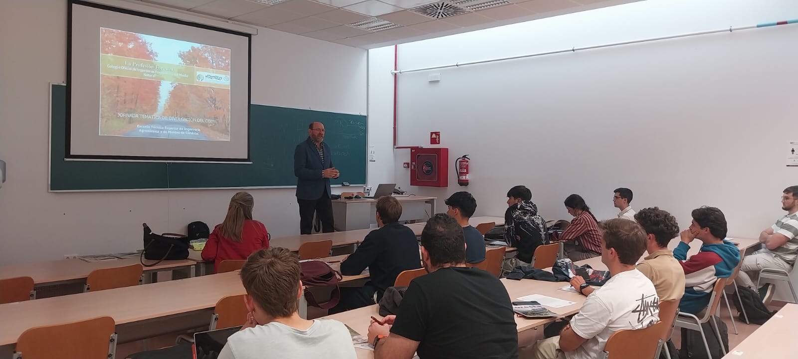 EL COLEGIO ACERCA LA PROFESIÓN FORESTAL AL ALUMNADO DE LA ETSIAM DE CÓRDOBA