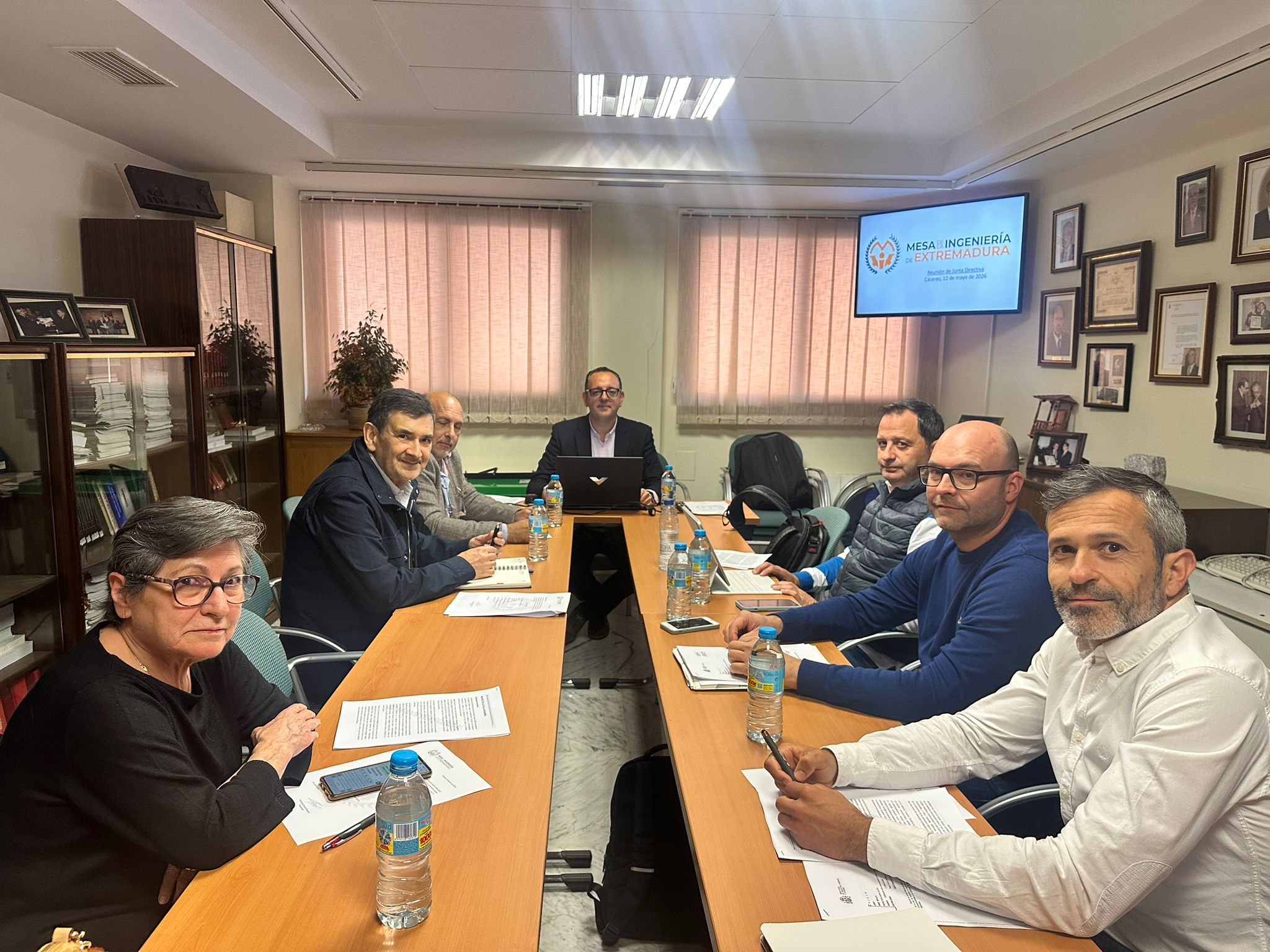 LA MESA DE LA INGENIERÍA DE EXTREMADURA ANALIZA LA SITUACIÓN ACTUAL DE LAS PROFESIONES TÉCNICAS