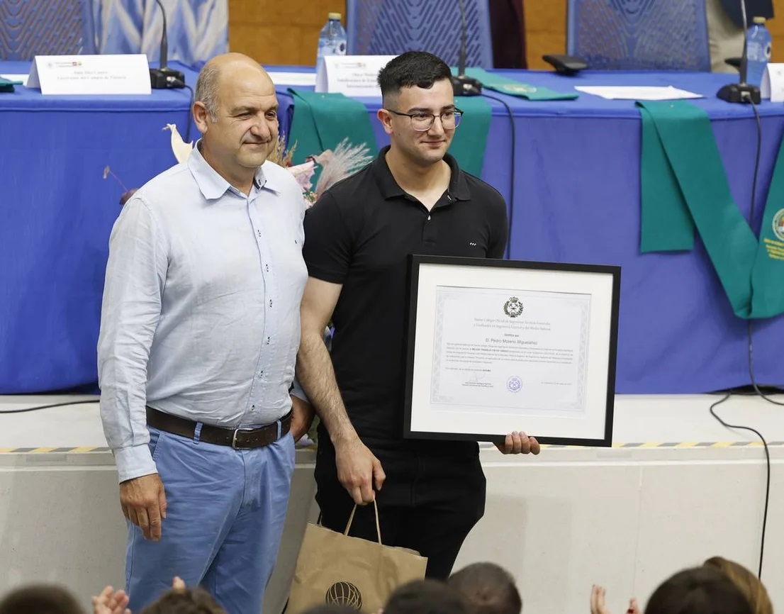 EL COLEGIO ENTREGA EL PREMIO AL MEJOR TRABAJO FIN DE GRADO DE INGENIERÍA FORESTAL EN LA ETSIIAA DE PALENCIA